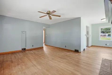 1009 38TH Avenue East Moline IL 61244