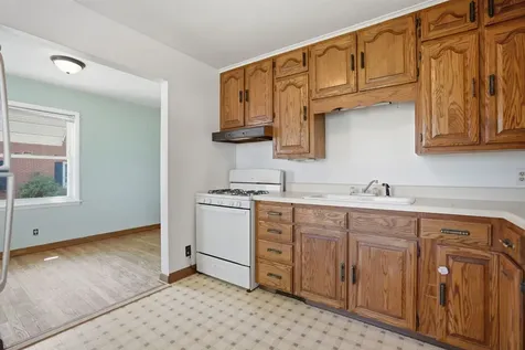 1009 38TH Avenue East Moline IL 61244