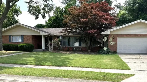 425 Crestmore Avenue Mattoon IL 61938