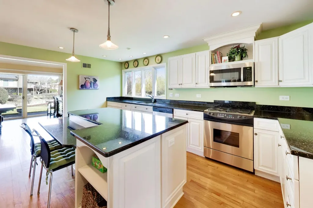 107 Briarwood Lane Oak Brook IL 60523
