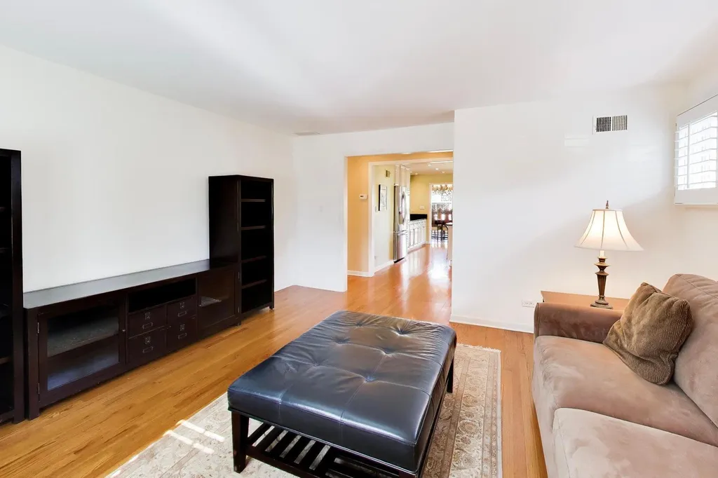 107 Briarwood Lane Oak Brook IL 60523