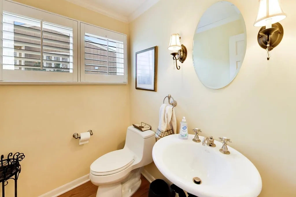 107 Briarwood Lane Oak Brook IL 60523