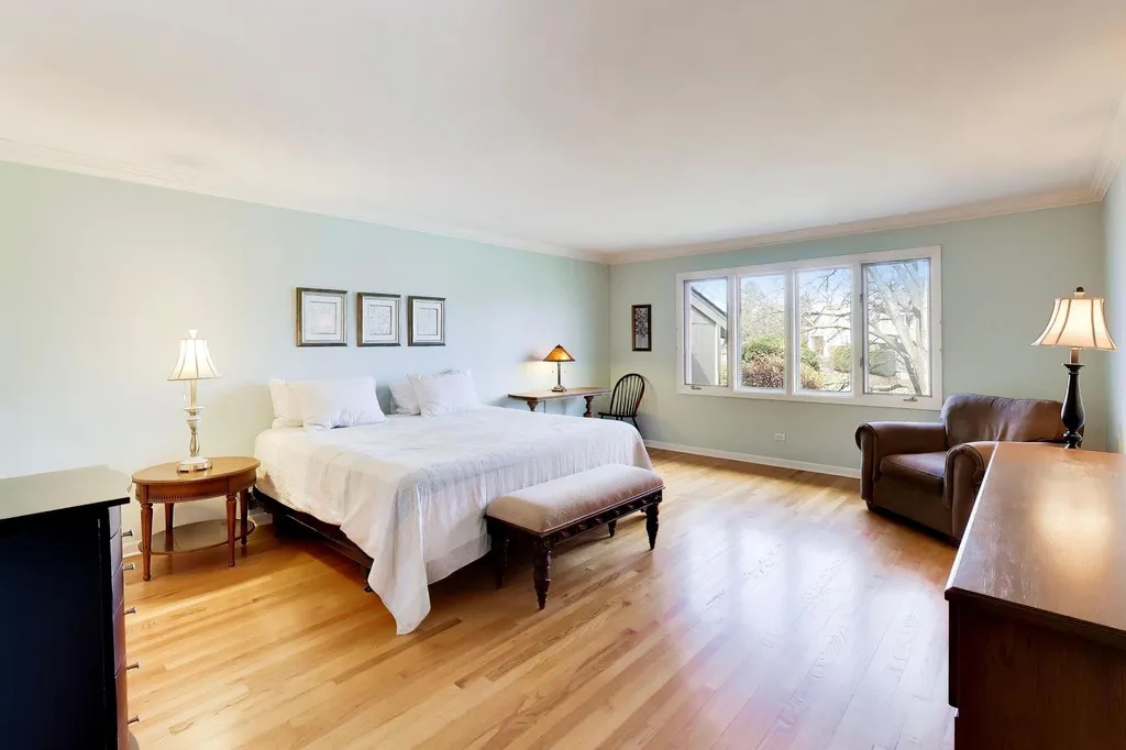 107 Briarwood Lane Oak Brook IL 60523