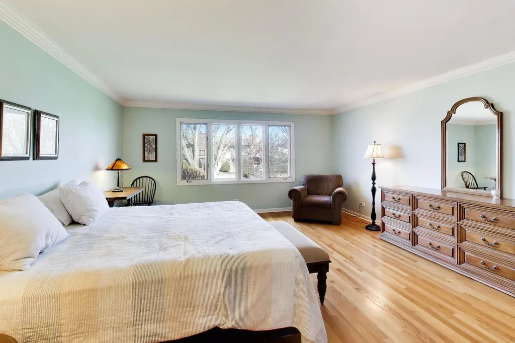 107 Briarwood Lane Oak Brook IL 60523