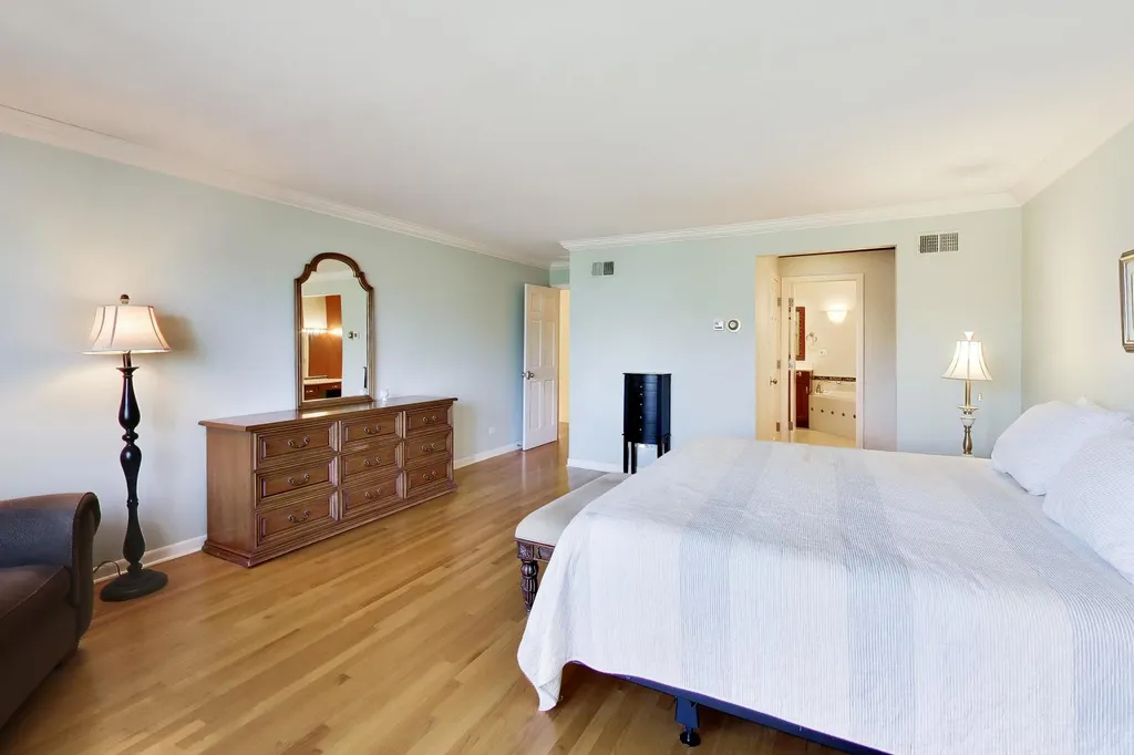 107 Briarwood Lane Oak Brook IL 60523