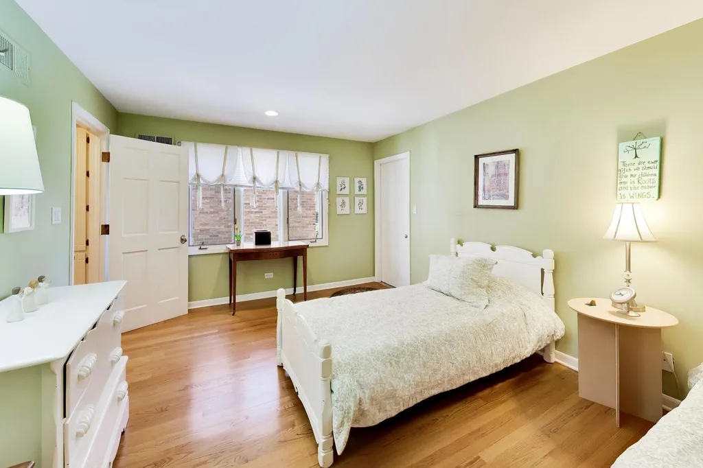 107 Briarwood Lane Oak Brook IL 60523
