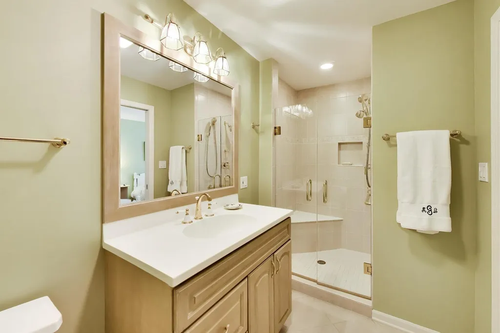 107 Briarwood Lane Oak Brook IL 60523