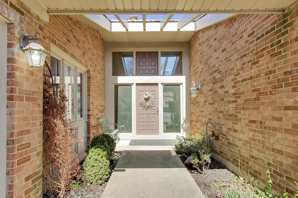 107 Briarwood Lane Oak Brook IL 60523