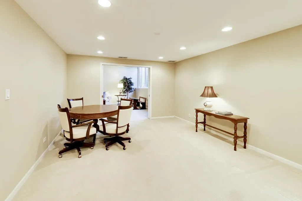 107 Briarwood Lane Oak Brook IL 60523