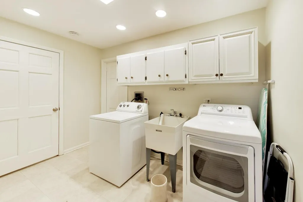 107 Briarwood Lane Oak Brook IL 60523