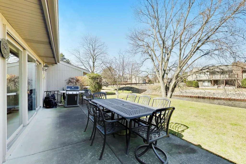 107 Briarwood Lane Oak Brook IL 60523