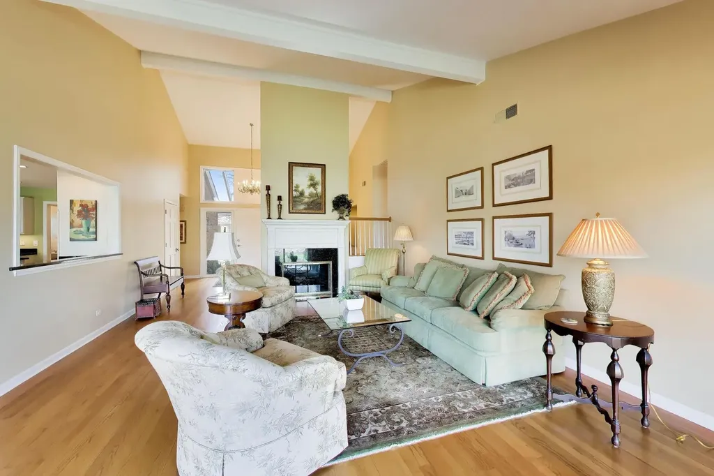 107 Briarwood Lane Oak Brook IL 60523