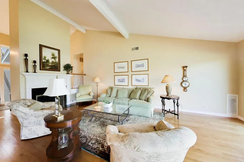 107 Briarwood Lane Oak Brook IL 60523