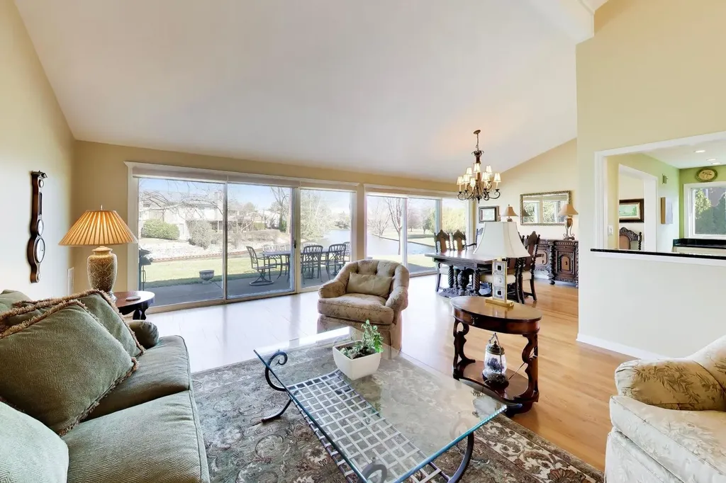 107 Briarwood Lane Oak Brook IL 60523