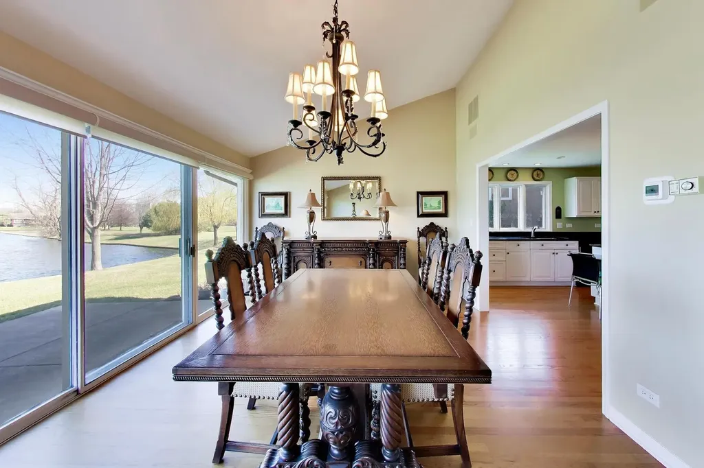 107 Briarwood Lane Oak Brook IL 60523