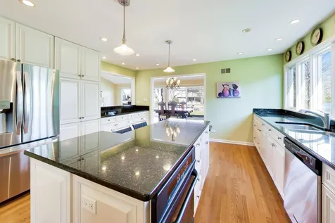 107 Briarwood Lane Oak Brook IL 60523