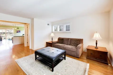 107 Briarwood Lane Oak Brook IL 60523