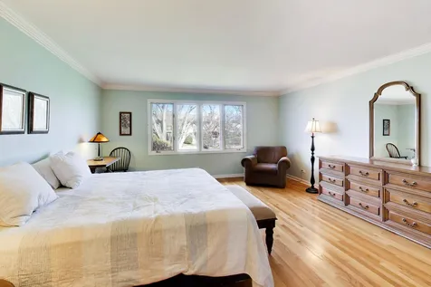 107 Briarwood Lane Oak Brook IL 60523