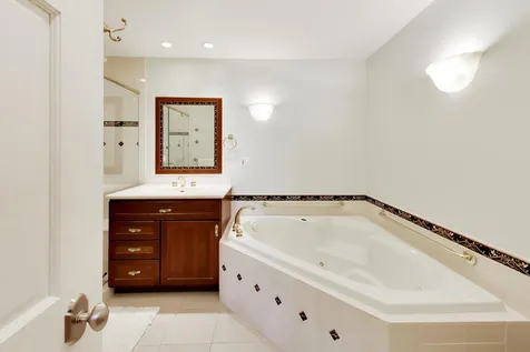 107 Briarwood Lane Oak Brook IL 60523