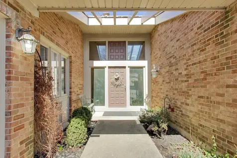 107 Briarwood Lane Oak Brook IL 60523