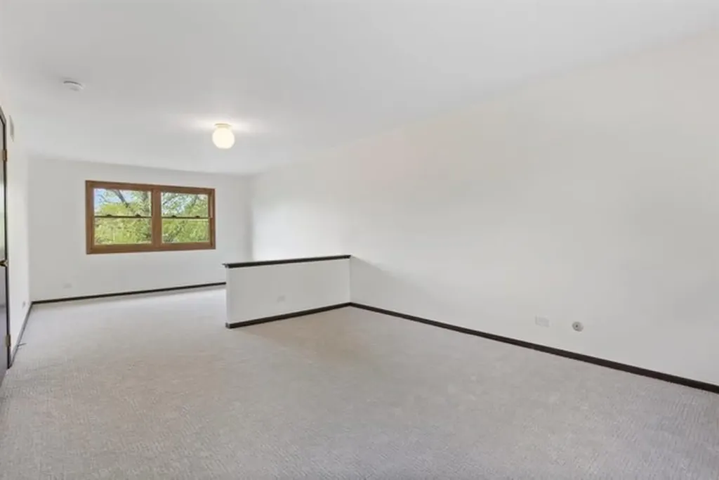 321 Ashwood Drive Schaumburg IL 60193