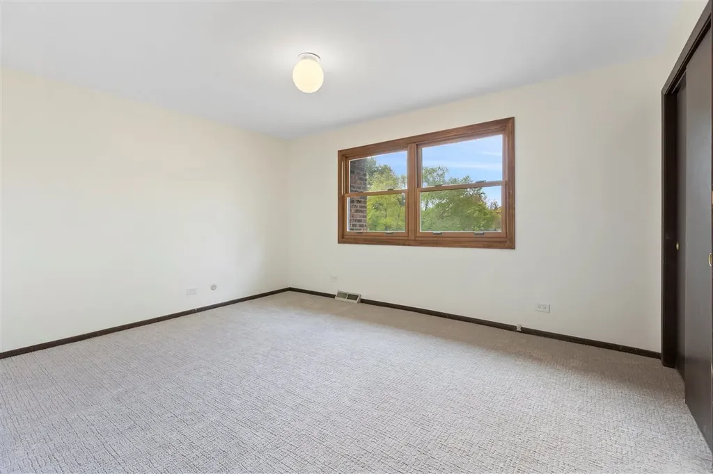 321 Ashwood Drive Schaumburg IL 60193