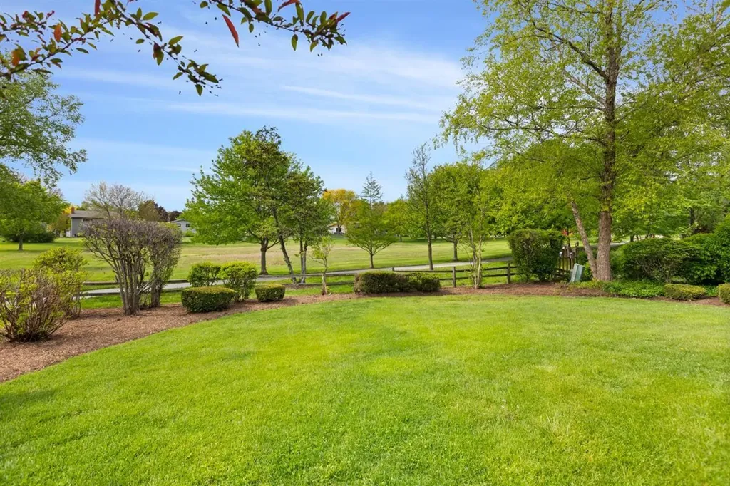321 Ashwood Drive Schaumburg IL 60193