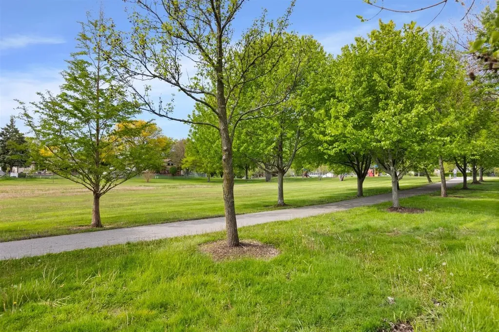 321 Ashwood Drive Schaumburg IL 60193