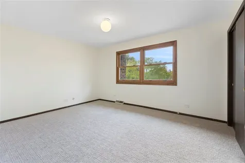 321 Ashwood Drive Schaumburg IL 60193