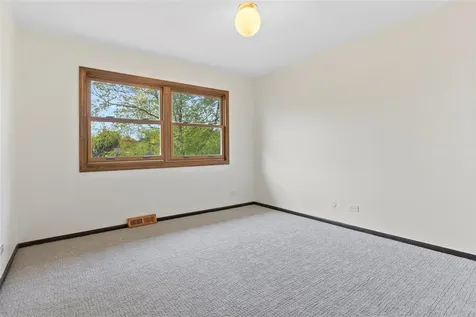 321 Ashwood Drive Schaumburg IL 60193