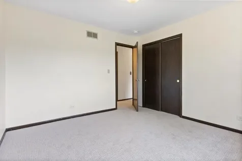 321 Ashwood Drive Schaumburg IL 60193