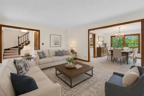 321 Ashwood Drive Schaumburg IL 60193