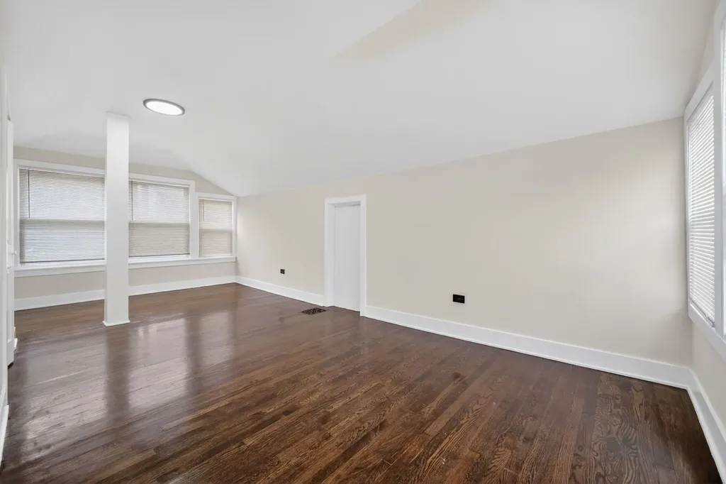 9420 South Saint Lawrence Avenue Chicago IL 60619