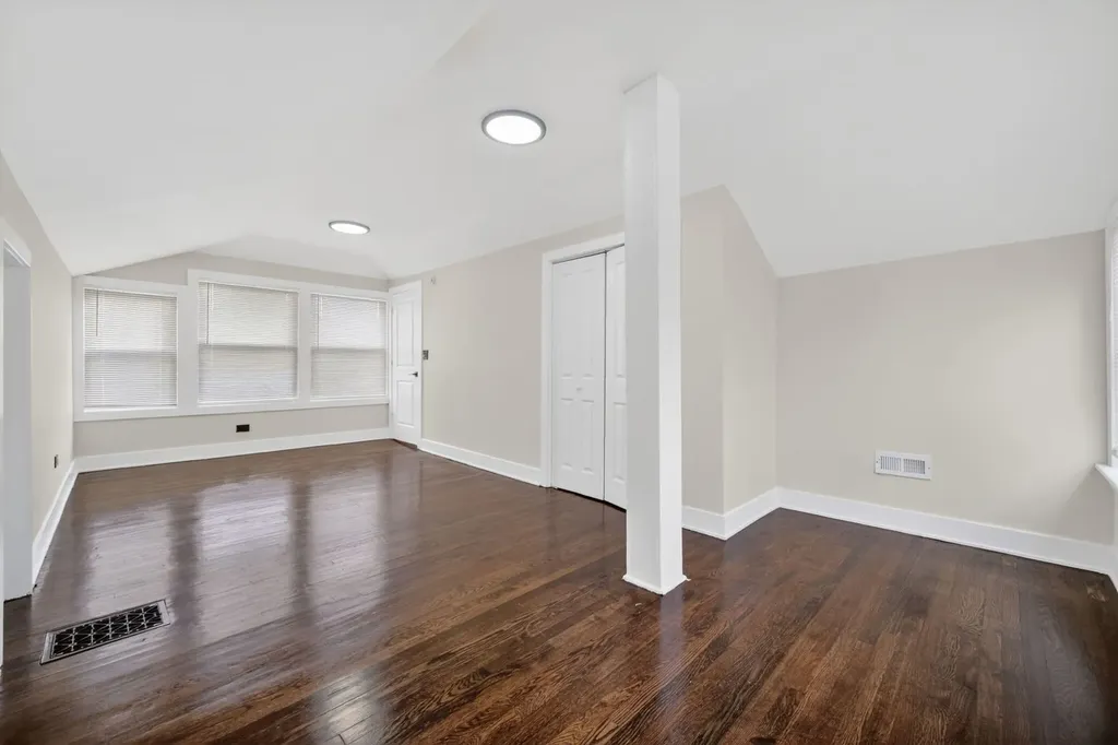 9420 South Saint Lawrence Avenue Chicago IL 60619