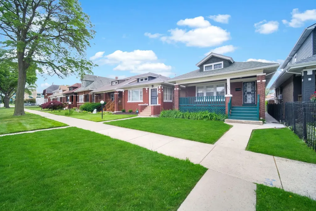 9420 South Saint Lawrence Avenue Chicago IL 60619