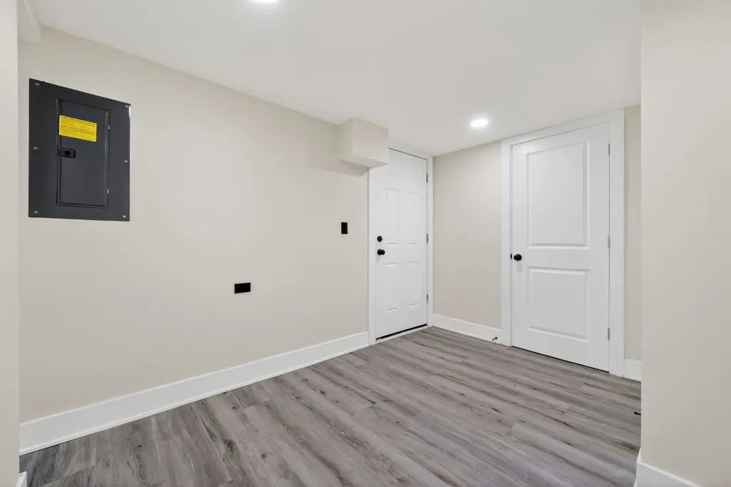 9420 South Saint Lawrence Avenue Chicago IL 60619