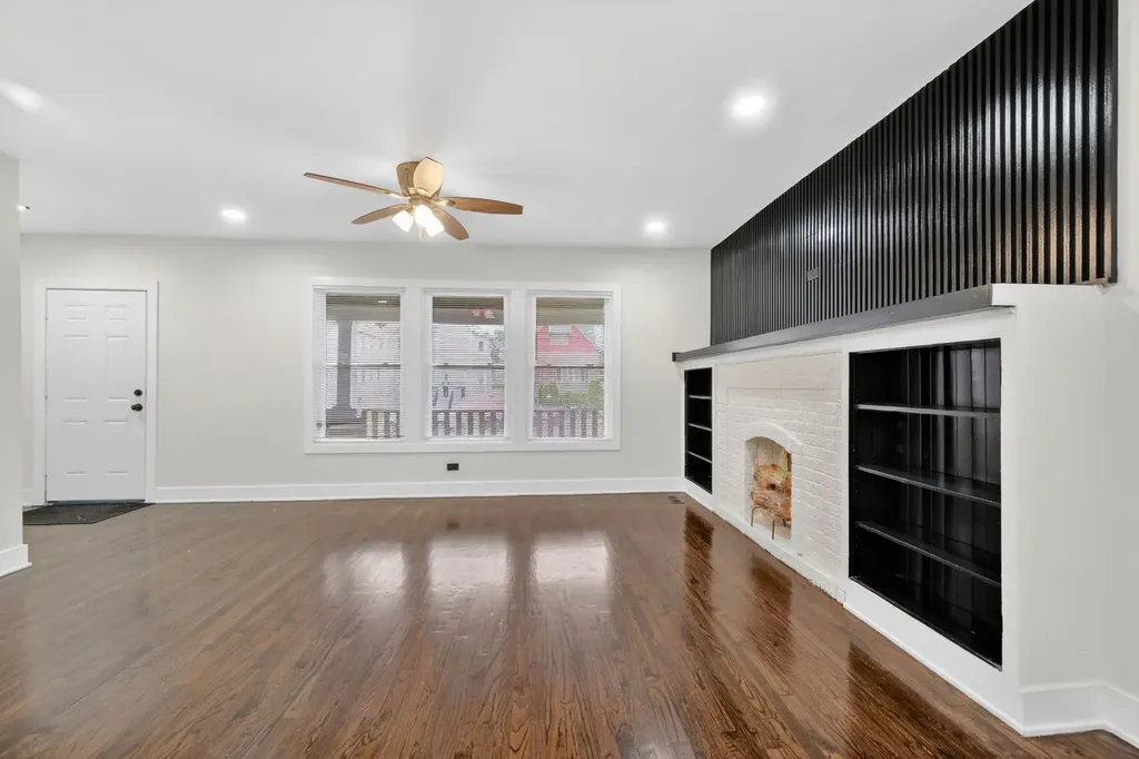 9420 South Saint Lawrence Avenue Chicago IL 60619