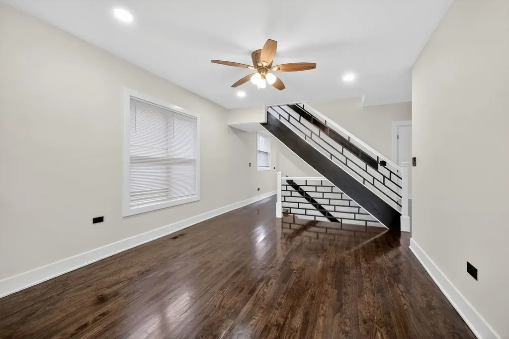 9420 South Saint Lawrence Avenue Chicago IL 60619