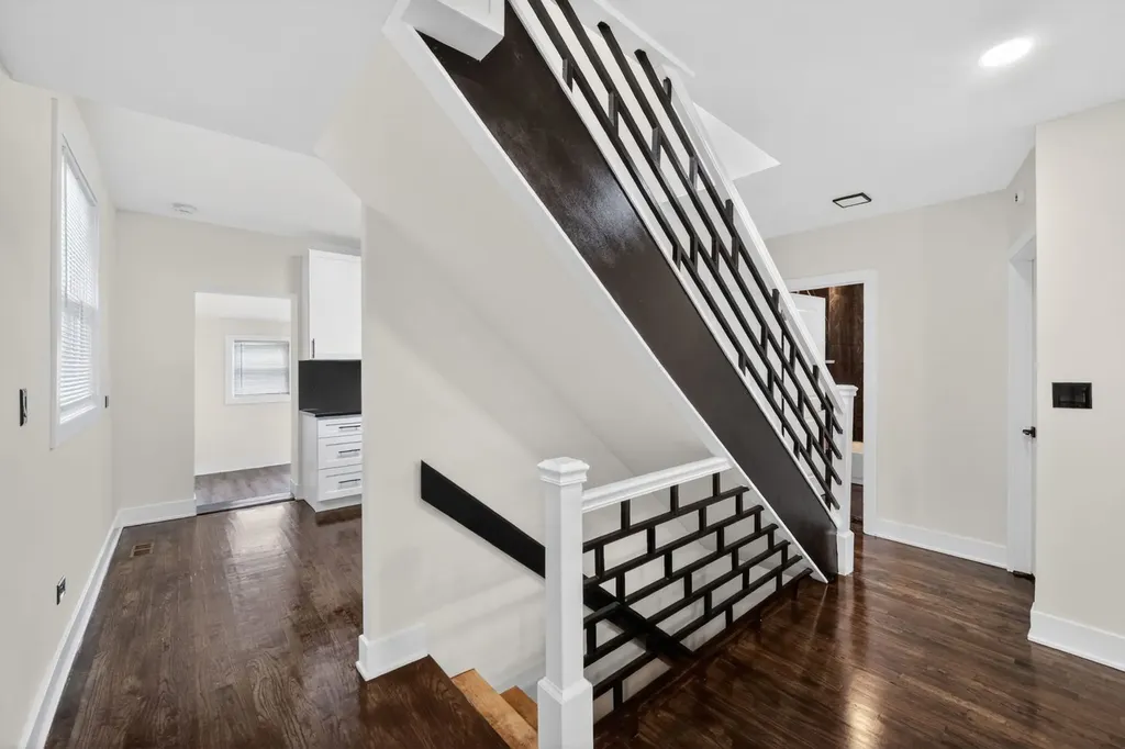 9420 South Saint Lawrence Avenue Chicago IL 60619