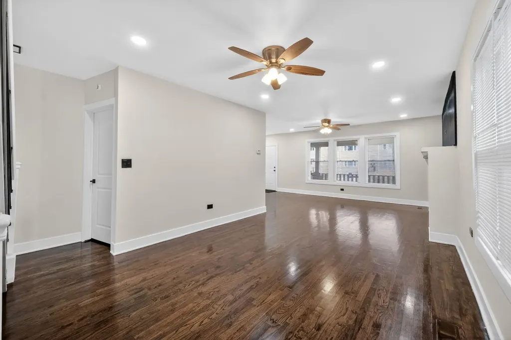 9420 South Saint Lawrence Avenue Chicago IL 60619