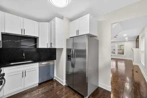 9420 South Saint Lawrence Avenue Chicago IL 60619