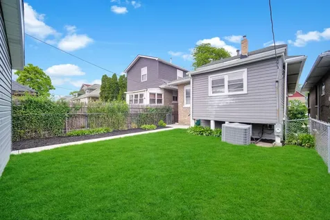 9420 South Saint Lawrence Avenue Chicago IL 60619