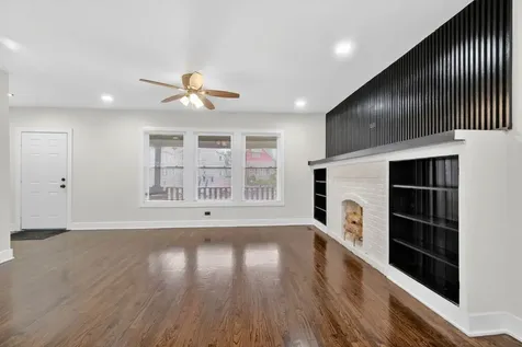 9420 South Saint Lawrence Avenue Chicago IL 60619