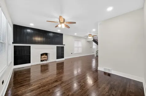 9420 South Saint Lawrence Avenue Chicago IL 60619