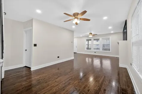 9420 South Saint Lawrence Avenue Chicago IL 60619