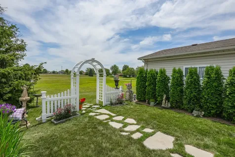 48 Norway Drive Manteno IL 60950