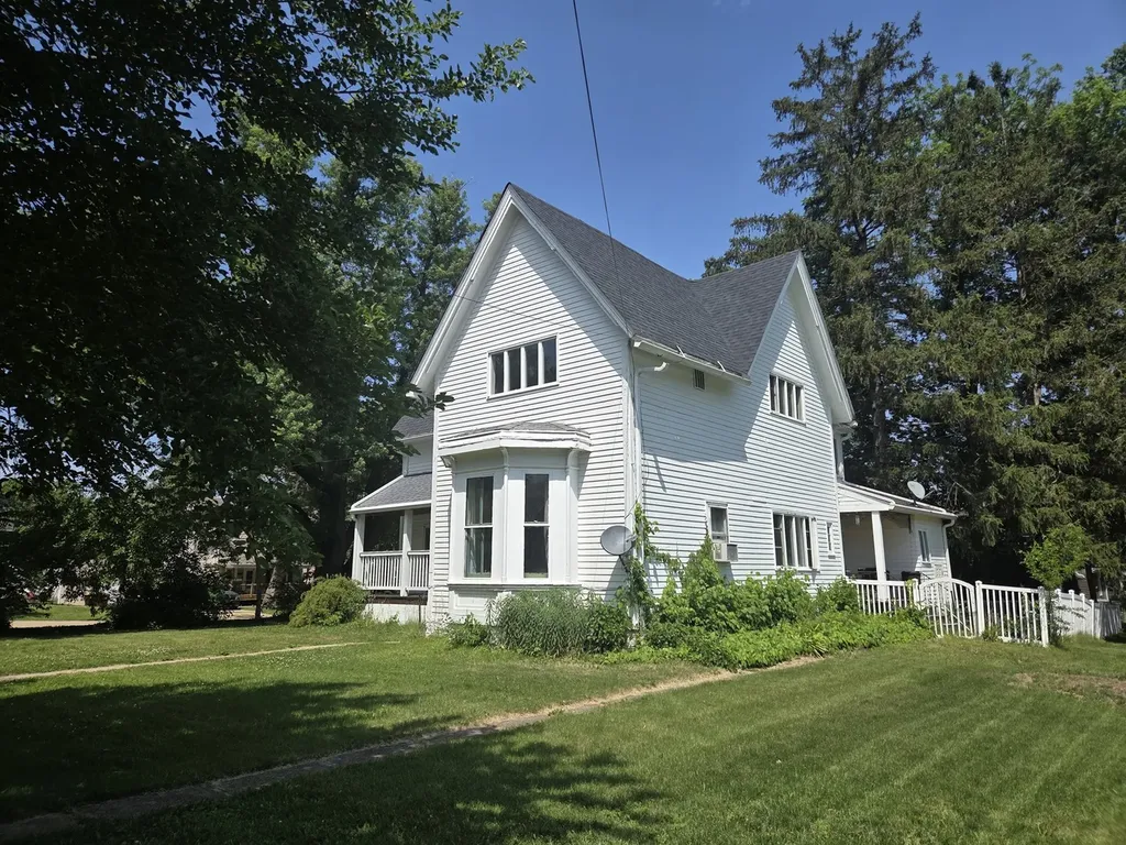 411 North 6th Street Oregon IL 61061