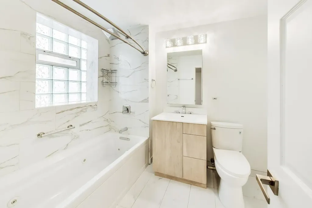 4361 South Greenwood Avenue Chicago IL 60653
