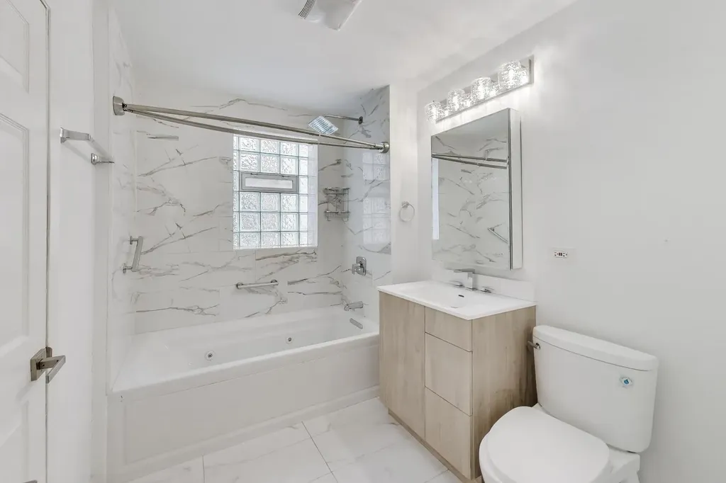 4361 South Greenwood Avenue Chicago IL 60653