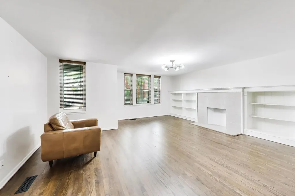 4361 South Greenwood Avenue Chicago IL 60653
